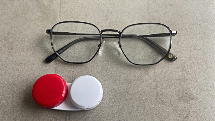 óculos e lentes de contato